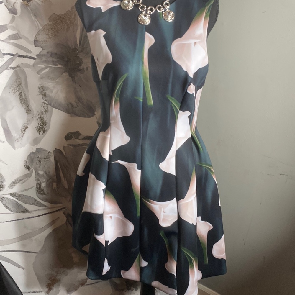 Women dress size 8 double lining colors hunter green dark cream and beige